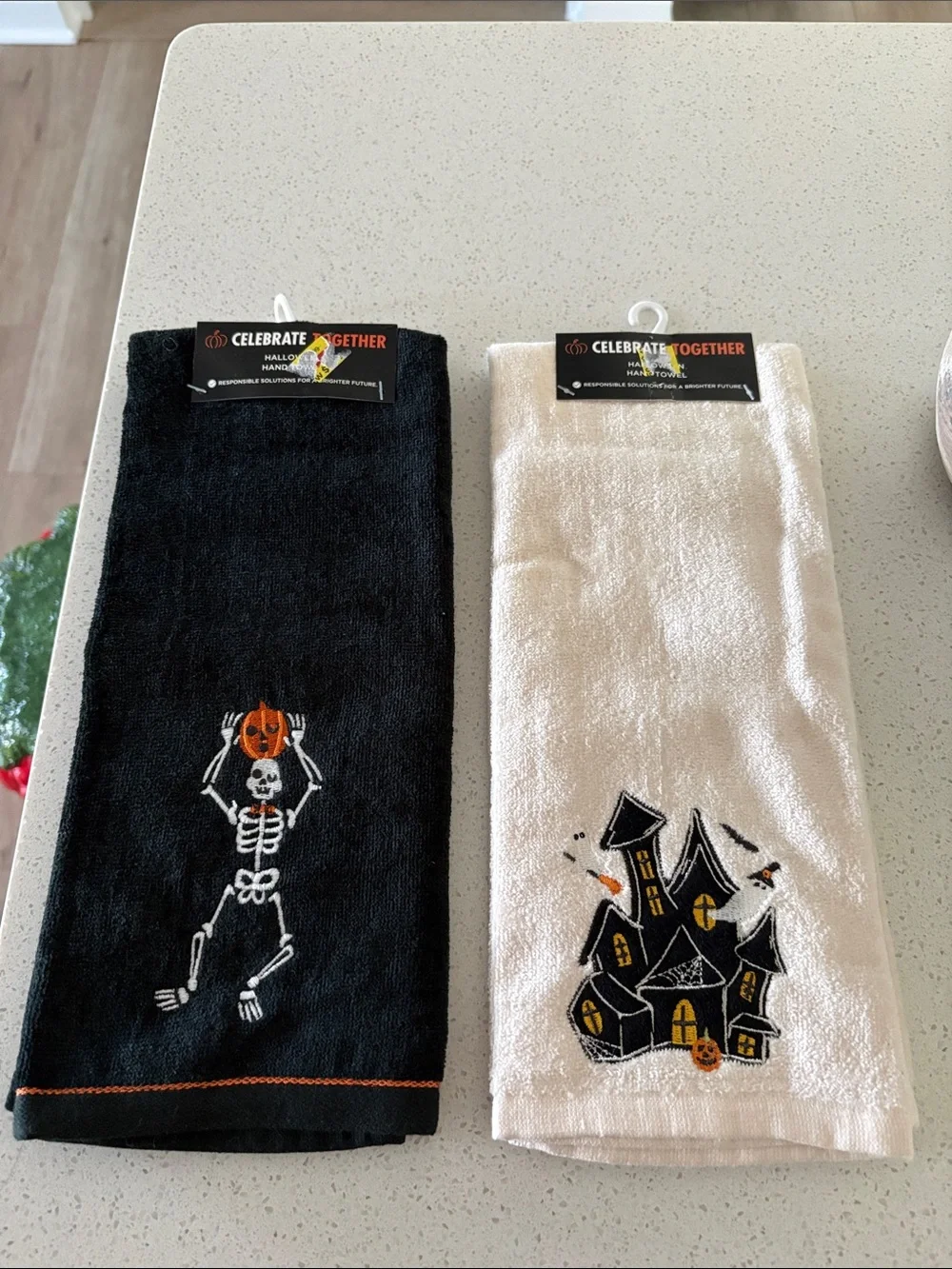 Halloween bathroom Towels - Black & Cream Set